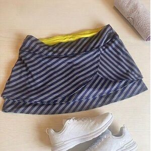 Athleta Swagger Fly By Tiered Striped Tennis Golf Running Skort Purple Gray Sz M